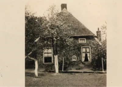 Het vooraanzicht van de boerderij van Wenning (nummer 13)